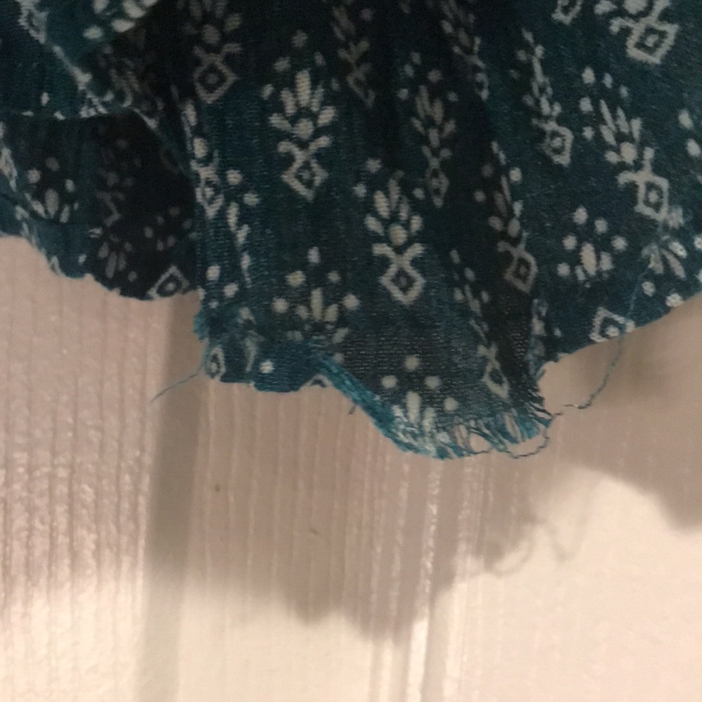 Keyhole Crop Top - Picture 3 of 4